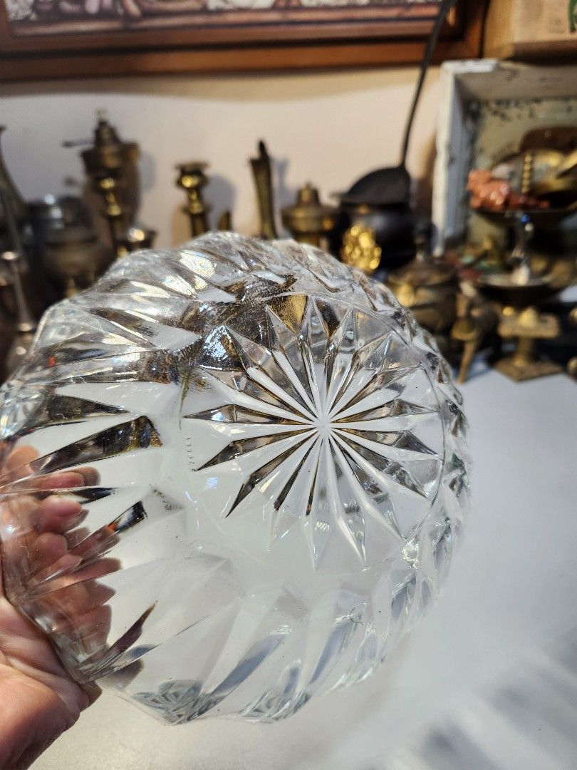Vintage Clear Crystal / Pressed Glass Serving Bowl (Category: Vases & Decorative Bowls) located in Baguio. Submitted by tindahanbagtown2600 (Listing ID 1463530813, Image 3). Description: UK Surplus | Japan Surplus Container Items Location: Baguio City, Benguet 2600 Dropping | Meet-Up | Shipping Nationwide.