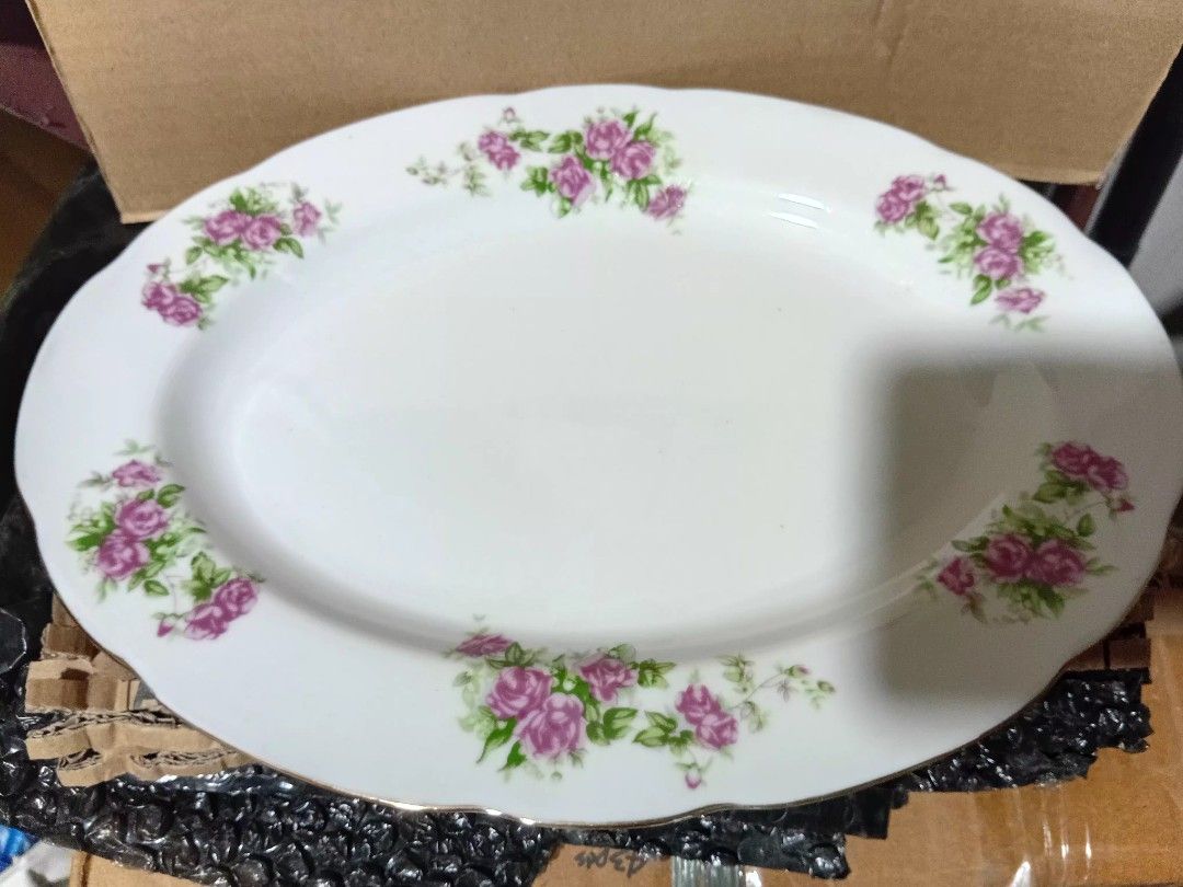 Vintage Floral Rose Oval plate (Category: Dinnerware & Cutlery) located in Manila. Submitted by seesalt (Listing ID 1463336719, Image 1). Description: For sale vintage floral rose oval plate 12" .