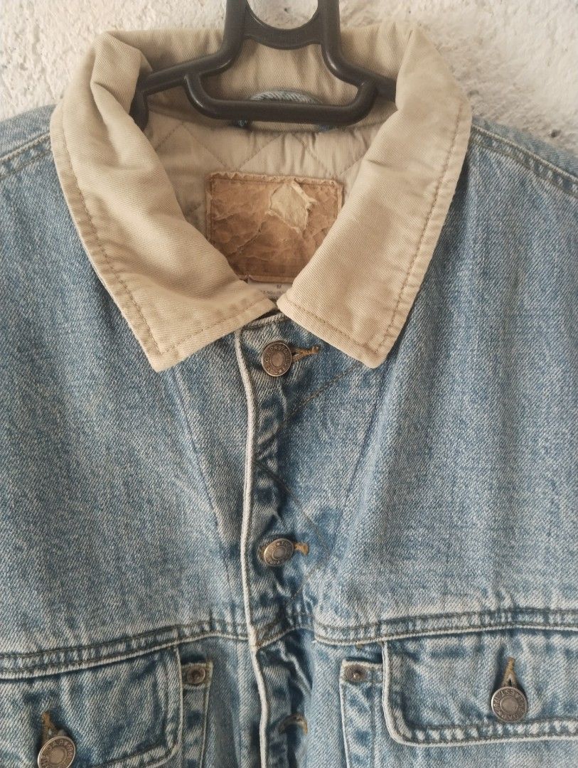 Vintage GAP denim jacket quilted. (Category: Coats, Jackets and Outerwear) located in Manila. Submitted by benchwarmer26 (Listing ID 1463554998, Image 2). Description: Vintage Gap Denim Jacket (Quilted) STRANGER THINGS VIBES.. PS. PRICE : 2569 PHP - Classic denim jacket - Contrasting tan sleeves and collar - Button-up front with chest pockets - Ideal for layering.