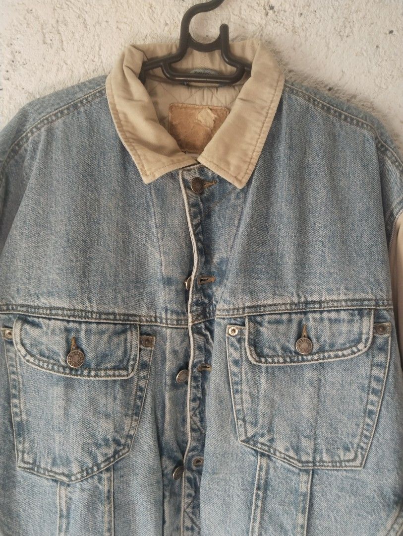 Vintage GAP denim jacket quilted. (Category: Coats, Jackets and Outerwear) located in Manila. Submitted by benchwarmer26 (Listing ID 1463554998, Image 3). Description: Vintage Gap Denim Jacket (Quilted) STRANGER THINGS VIBES.. PS. PRICE : 2569 PHP - Classic denim jacket - Contrasting tan sleeves and collar - Button-up front with chest pockets - Ideal for layering.