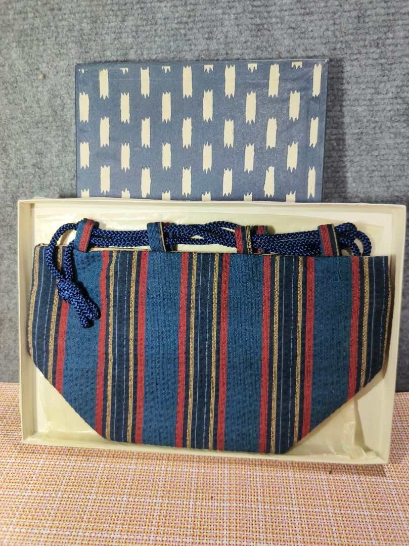 Vintage Japanese Striped Pouch with Box (Category: Purses & Pouches) located in San Leonardo. Submitted by burgossanleonardo.12345 (Listing ID 1463455976, Image 2). Description: - Authentic Japanese pouch - Features traditional blue, red, and gold stripes - Comes with original decorative box - Includes braided blue cords - Ideal for storing small items or as a decorative piece.