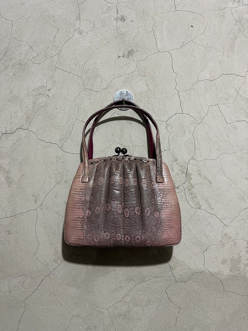 vintage Lizard skin purse (Category: Luxury Bags & Wallets) located in Cagayan de Oro. Submitted by vintagevvvictim (Listing ID 1463481959, Image 1). Description: normal yellowing on lizard leather.