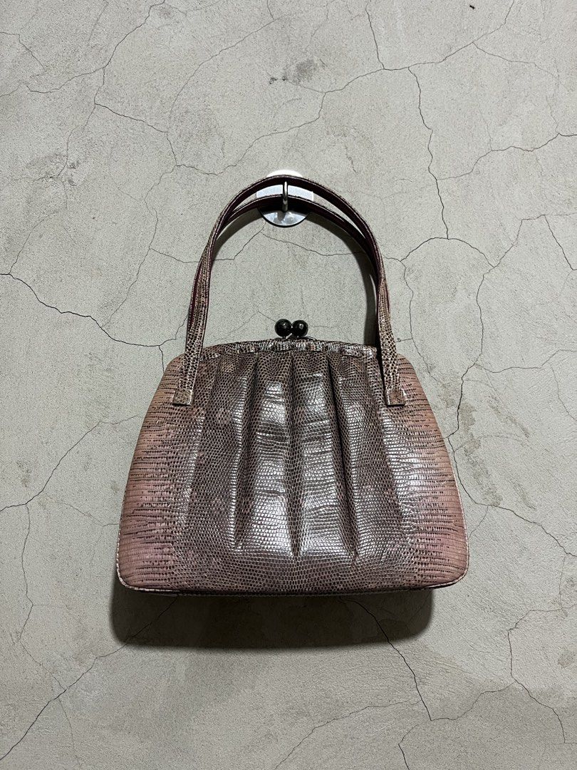 vintage Lizard skin purse (Category: Luxury Bags & Wallets) located in Cagayan de Oro. Submitted by vintagevvvictim (Listing ID 1463481959, Image 2). Description: normal yellowing on lizard leather.