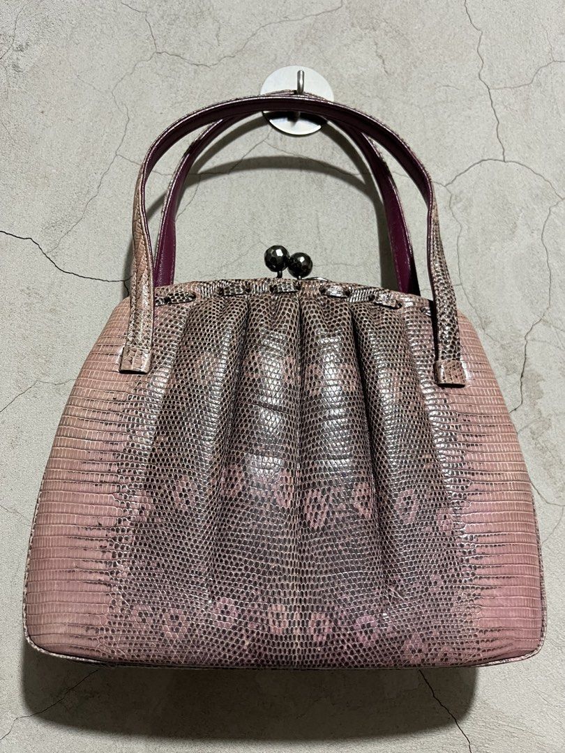 vintage Lizard skin purse (Category: Luxury Bags & Wallets) located in Cagayan de Oro. Submitted by vintagevvvictim (Listing ID 1463481959, Image 3). Description: normal yellowing on lizard leather.
