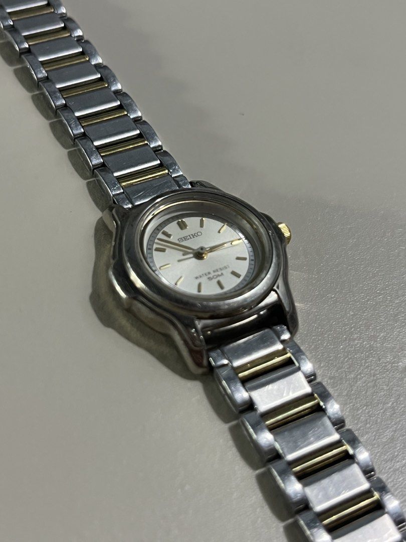 VINTAGE SEIKO WATCH V701-2J20 (Category: Women's Watches) located in Manila. Submitted by milamartina123 (Listing ID 1463488031, Image 1). Description: SEIKO V701-2J20 TWO TONED QUARTZ ANALOG WOMEN’S WATCH working, has sign of usage tondo, manila loc no return/refund once settled.