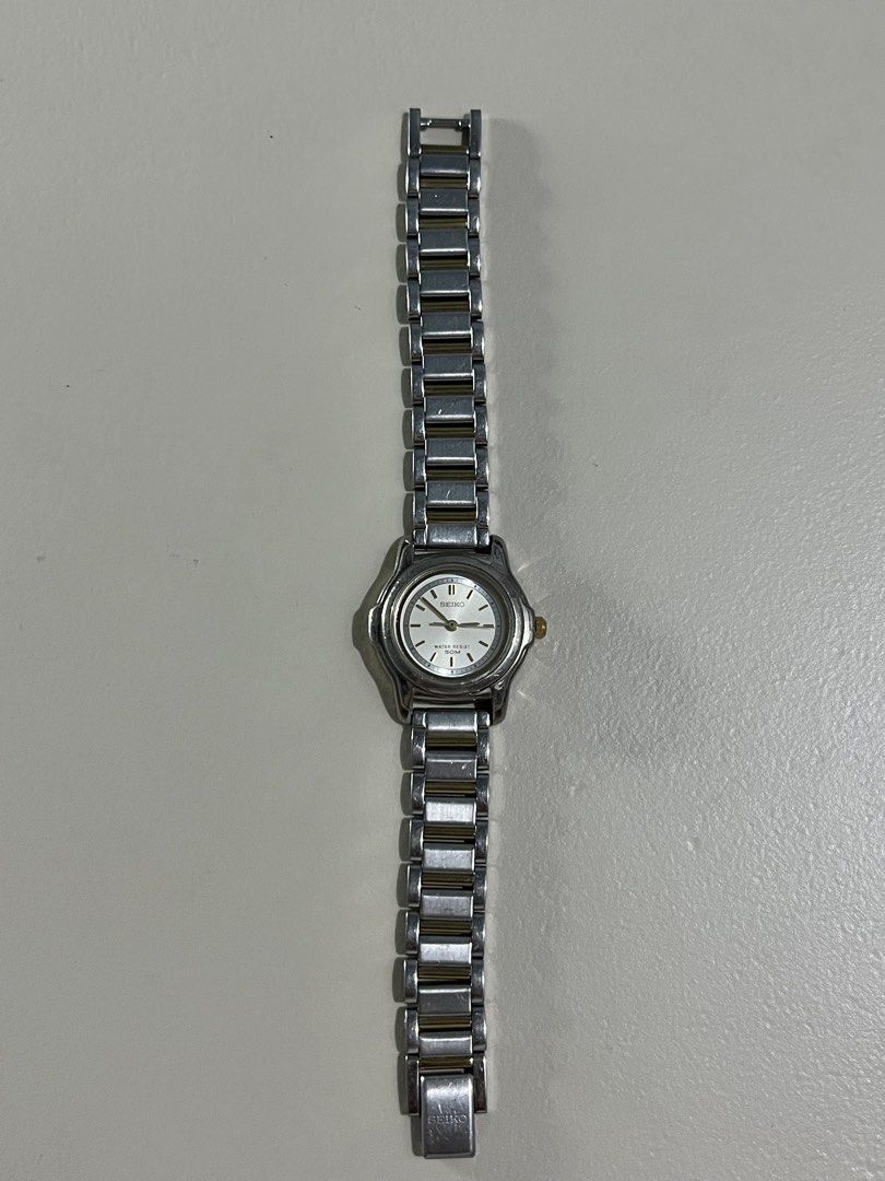 VINTAGE SEIKO WATCH V701-2J20 (Category: Women's Watches) located in Manila. Submitted by milamartina123 (Listing ID 1463488031, Image 2). Description: SEIKO V701-2J20 TWO TONED QUARTZ ANALOG WOMEN’S WATCH working, has sign of usage tondo, manila loc no return/refund once settled.