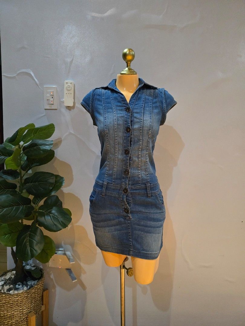 Vintage sexy button down office Denim dress (Category: Dresses) located in San Marcelino. Submitted by thriftolshoppiness (Listing ID 1463476113, Image 1). Description: XS-SMALL stretch.
