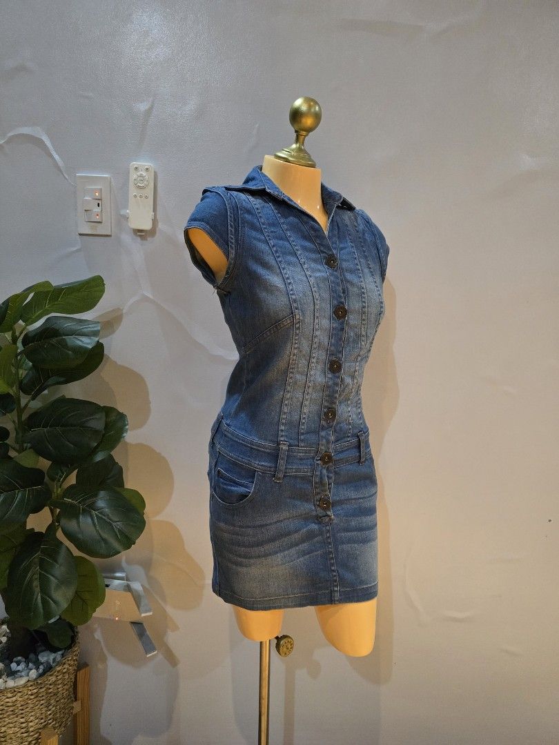 Vintage sexy button down office Denim dress (Category: Dresses) located in San Marcelino. Submitted by thriftolshoppiness (Listing ID 1463476113, Image 3). Description: XS-SMALL stretch.