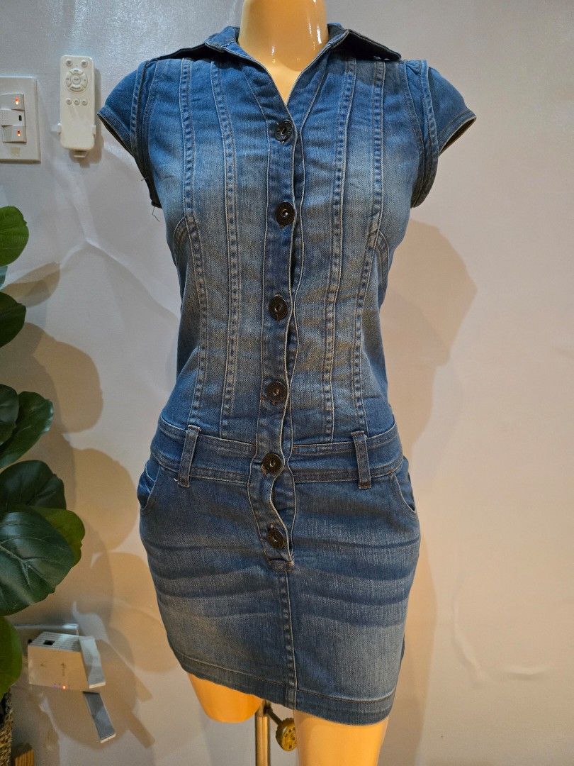 Vintage sexy button down office Denim dress (Category: Dresses) located in San Marcelino. Submitted by thriftolshoppiness (Listing ID 1463476113, Image 2). Description: XS-SMALL stretch.