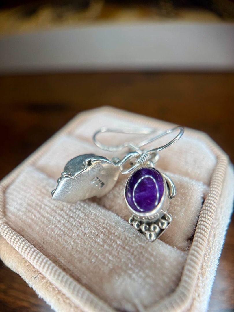 VINTAGE SILVER AMETHYST DANGLE EARRINGS (Category: Earrings) located in Baguio. Submitted by asna_taku (Listing ID 1463403737, Image 2). Description: 💜 VINTAGE SILVER AMETHYST DANGLE EARRINGS A beautiful vintage pair featuring rich purple amethyst gemstones set in an intricate silver design. ✨ ☀️Amethyst cabochon stones 🤍 Vintage silver setting with delicate dangling details ✨ Elegant, feminine & easy to dress up ⚖️ Total weight: 4.2g Perfect f