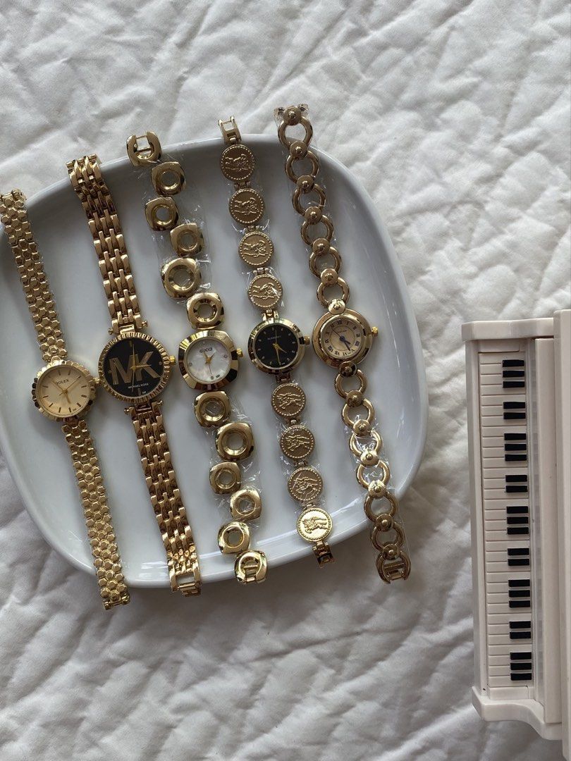 Vintage Watches (Category: Women's Watches) located in Tumauini. Submitted by bihisbyme (Listing ID 1463426348, Image 2). Description: 🦩VINTAGE AND TOP GRADE WATCH🦩 📍FAQs PAKI BASA ❓Non tarnish po ba? — Yes. with proper care, manage your expectations ❓Adjustable po ba? - Yes po ❓Waterproof? — No. Again manage your expectations, water resistant lang po. ❓With box na ba? — Yes. Included na po. .