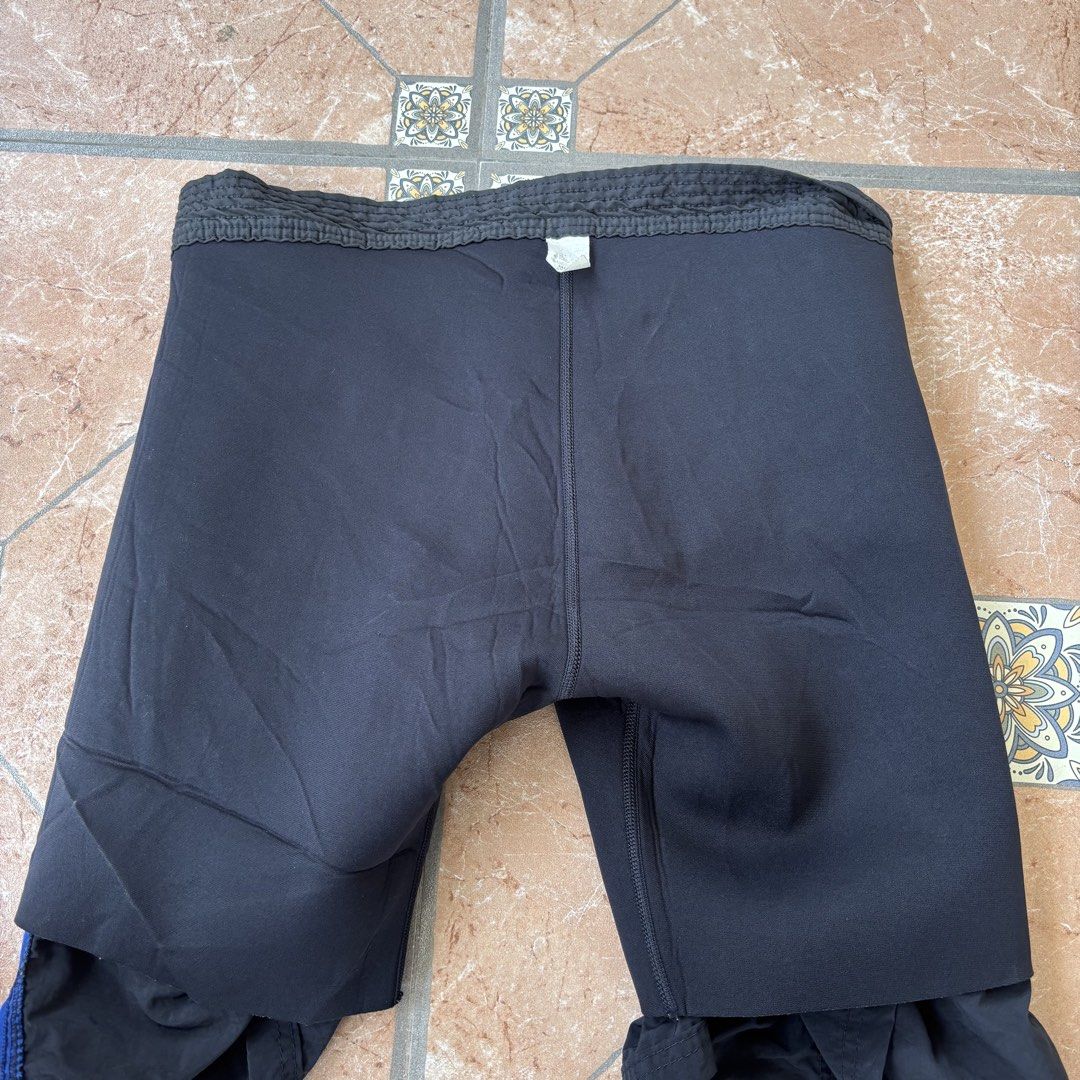 Vintage yamaha ride short (Category: Shorts) located in San Fernando. Submitted by diff.thr1ft (Listing ID 1463342329, Image 2). Description: - Vintage Yamaha ride shorts - Size: Medium - Color: Black with blue and white Yamaha side accents - Material: Durable fabric (likely nylon blend based on tag) - Condition: Good, pre-loved vintage item - Design: Classic Yamaha branding on sides - Origin: Made in Mexico - Perfect for riders and Yamaha fans.