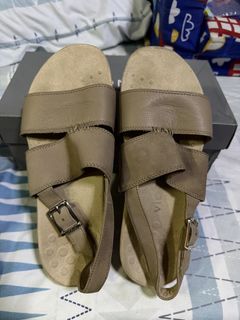 (Category: ) located in . Submitted by aprilluxcloset0812 (Listing ID 1463479112, Image 1). Description: .