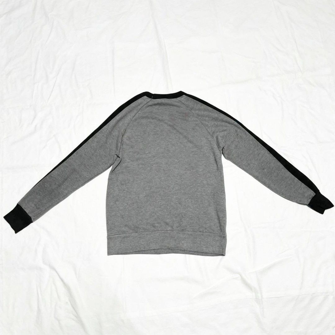 Virescit Vulnere Virtus Sweatshirt (Category: Tshirts & Polo Shirts ) located in Quezon City. Submitted by rodthrift00 (Listing ID 1463370542, Image 3). Description: Best Fit: M-L Dimension(WxL) : 19x28 Condition: 9/10 Issue: Minimal Stains.