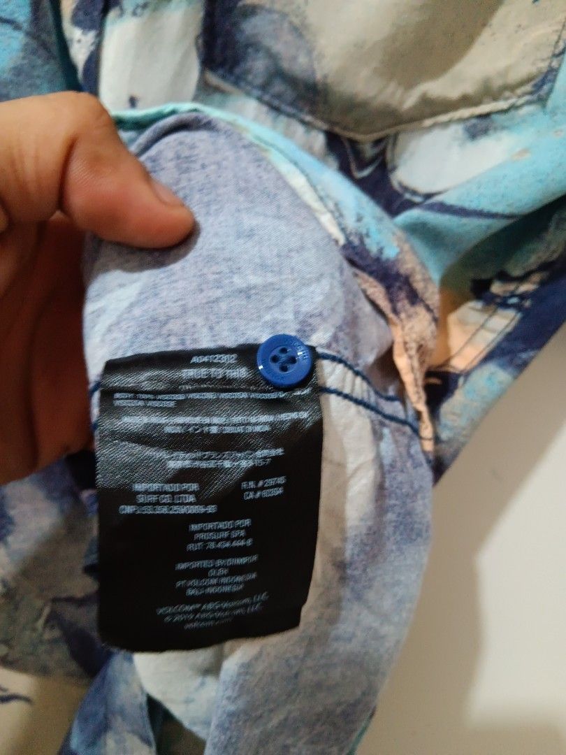 VOLCOM (Category: Tshirts & Polo Shirts ) located in Dauis. Submitted by udenglegaspi (Listing ID 1463350858, Image 3). Description: .