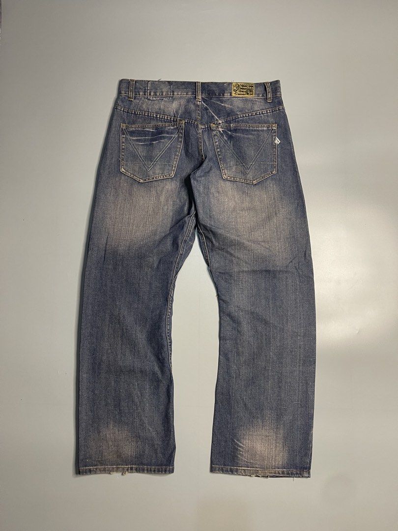 VOLCOM ( Baggy Jeans ) (Category: Jeans) located in Pagadian. Submitted by thrift.wrld (Listing ID 1463433441, Image 2). Description: [Available] VOLCOM ( Baggy Jeans ) Dimensions: • Waist: 35 • Length: 42 • Thigh: 13 • Hem: 10 Drop Prices: • Mine: 500 + ₱9O shipping fee (sf).
