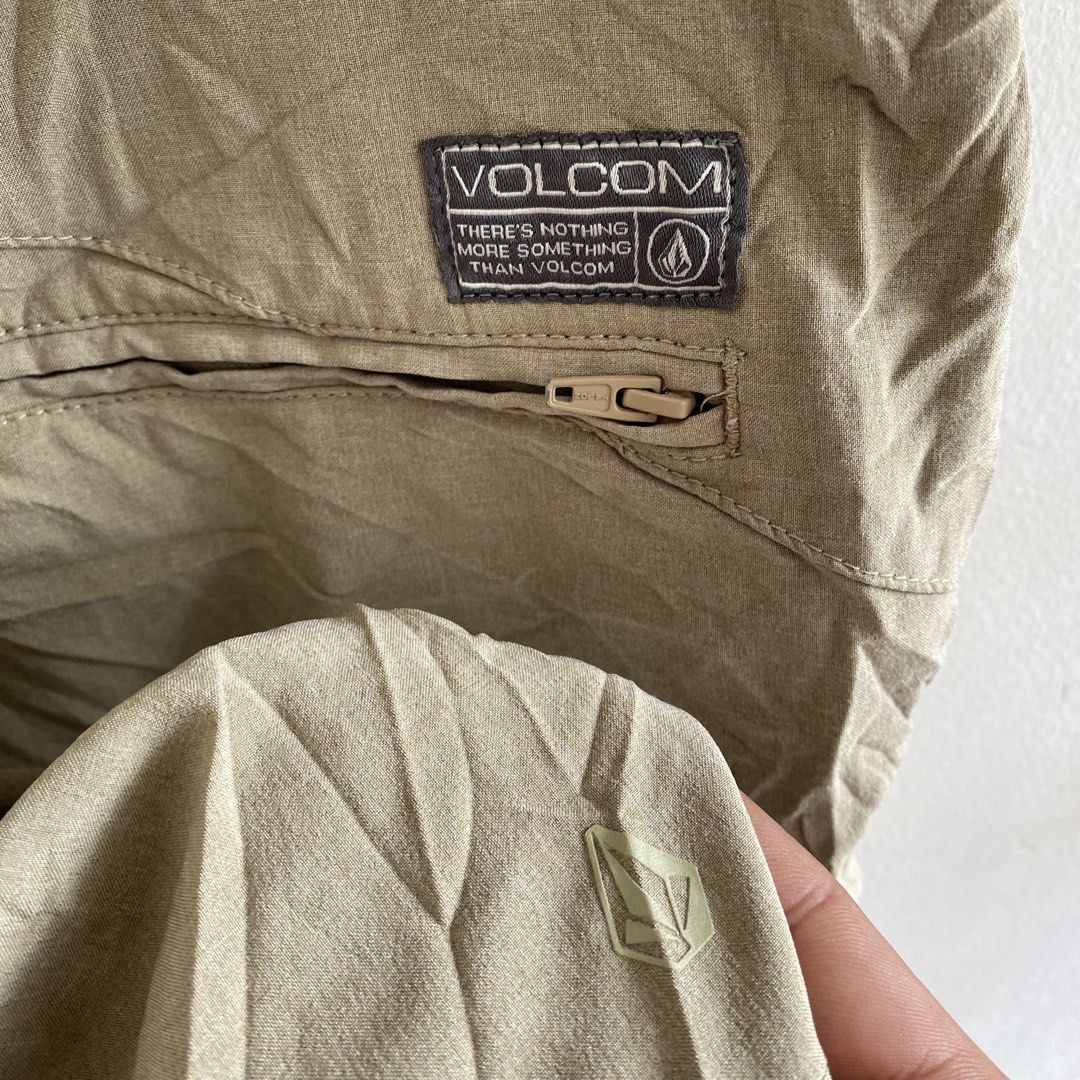 Volcom Khaki stretchable Short (Category: Shorts) located in Davao. Submitted by bangers01 (Listing ID 1463501680, Image 3). Description: .