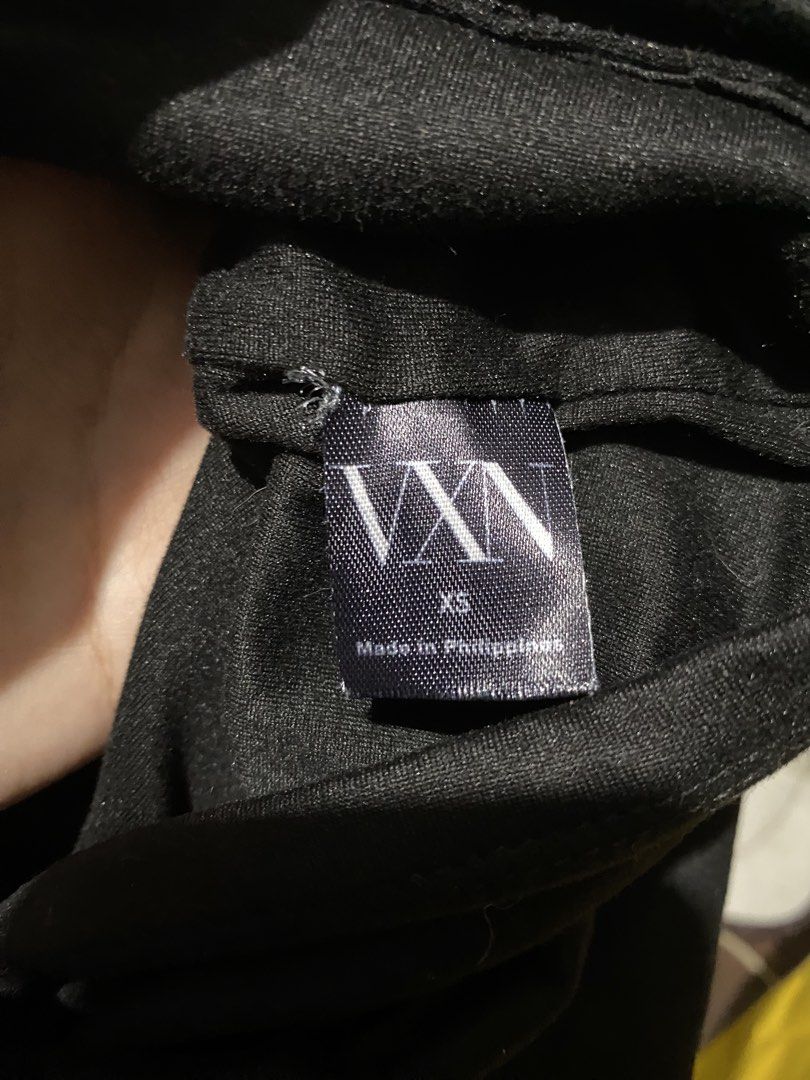 vxn off shoulder top (Category: Others Tops) located in Quezon City. Submitted by ra1diance (Listing ID 1463500615, Image 2). Description: xs on tag, best fit for small used once only no flaws dm for ww.