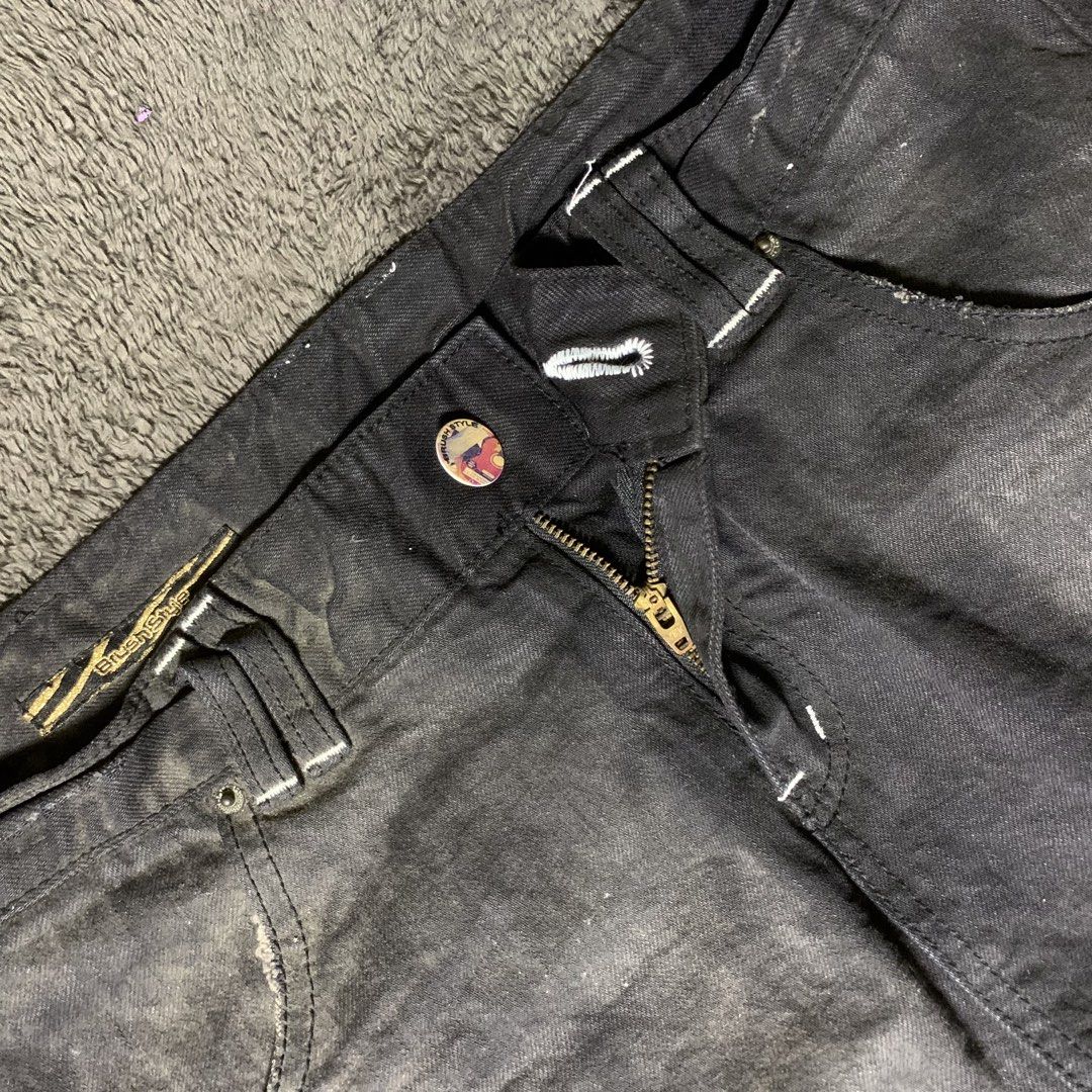 wash black denim mini skirt y2k (Category: Skirts) located in Arayat. Submitted by capymelon (Listing ID 1463450694, Image 3). Description: waist : 32” length : 13” rise : mid (minimal discrepancies in measurements may occur) issue : none color may vary due to lighting items are negotiable but no lowballing send me a message if interested! 📥 📍pampanga j&t courier sf is ₱54-₱84 .
