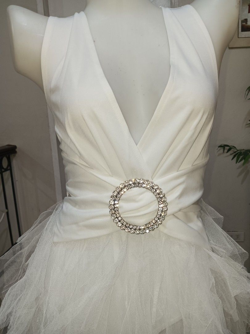 Wedding Reception (Category: Evening dresses & gowns) located in Amadeo. Submitted by elicabais22 (Listing ID 1463361484, Image 3). Description: white elegance Gown, perfect for Prenup / wedding reception, photoshoot....
