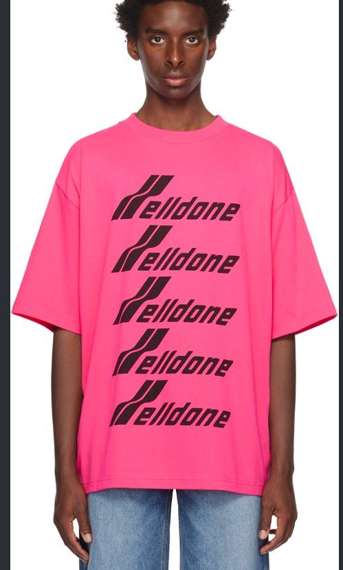 Welldone Men's Tshirt (Category: Tshirts & Polo Shirts ) located in Manila. Submitted by boldfalcon.38de78 (Listing ID 1463553445, Image 1). Description: A pink We11done oversized logo-print T-shirt featuring a stacked black graphic logo across the front Welldone as new Condition Size M W -23.5 ' L - 29.5 9.9/10 color rate no issue location Davao city Gcash payment J&T Courier php 580 + sf DM 💌.
