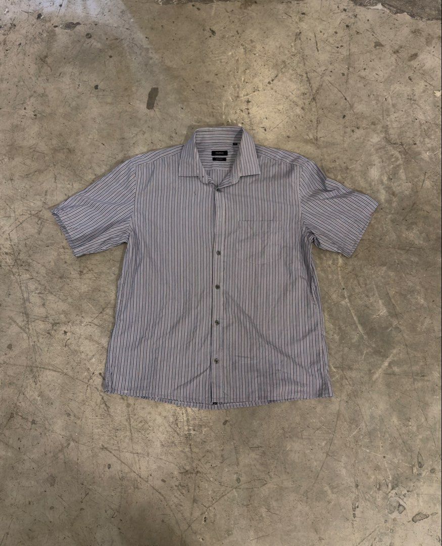 Wharton Boxy Crop Polo(Reworked) (Category: Tshirts & Polo Shirts ) located in Samal. Submitted by jorts26 (Listing ID 1463372896, Image 1). Description: Wharton Boxy Cropped Polo(Reworked) Dimes:22.5x28 Flaws:None Price:₱450 Condition:Excellent Location:Bataan Shipping:J&T or LBC Negotiable .