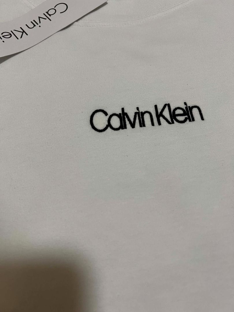 White Calvin Klein Original T Shirt (Category: Tshirts & Polo Shirts ) located in Manila. Submitted by actd_luxury (Listing ID 1463539332, Image 2). Description: l: 22x28.