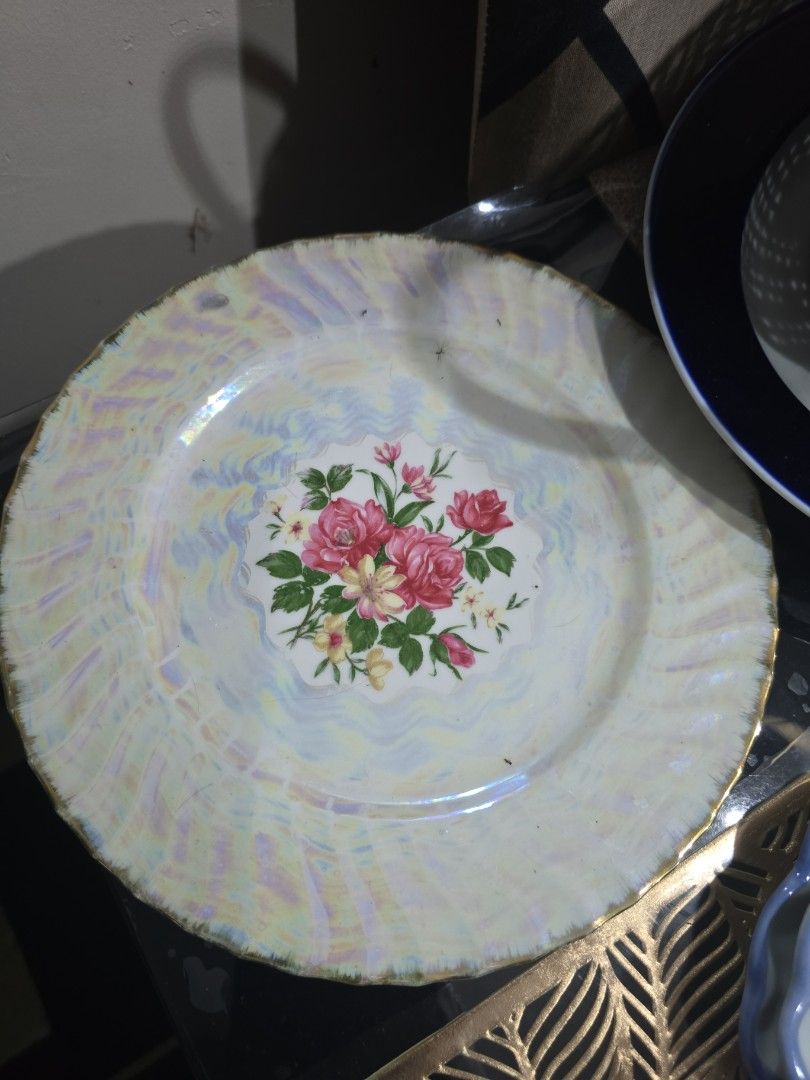 White Ceramic Woven Basket with Pink Roses (Category: Storage Boxes & Baskets) located in Santa Rosa. Submitted by yannagil (Listing ID 1463495911, Image 2). Description: - Lovely white ceramic basket - Features a beautiful woven texture all around - Decorated with delicate pink roses and green leaves - Centerpiece showcases a hand-painted rose design - Ideal for organizing small items or as an elegant decorative accent - Adds a charming touch to
