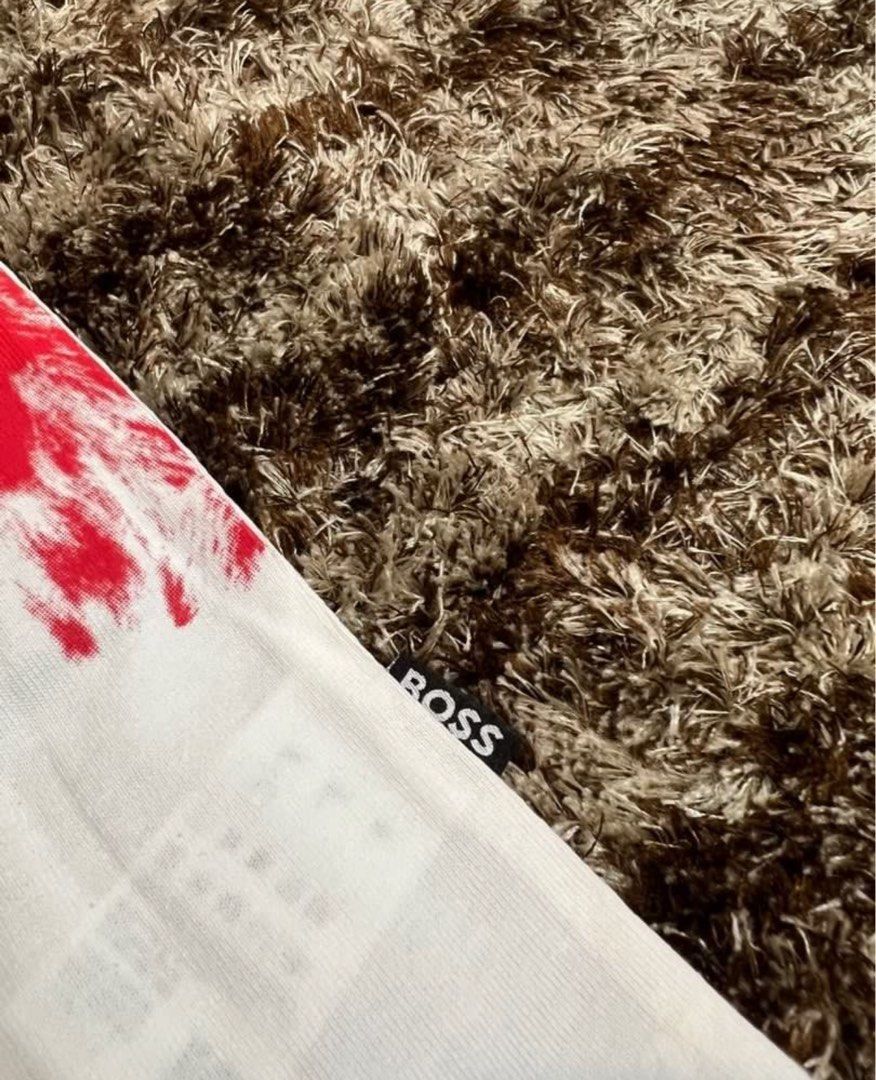 White Cheeta Hugo Boss Original Tshirt (Category: Tshirts & Polo Shirts ) located in Manila. Submitted by actd_luxury (Listing ID 1463542375, Image 3). Description: m: 21x27.