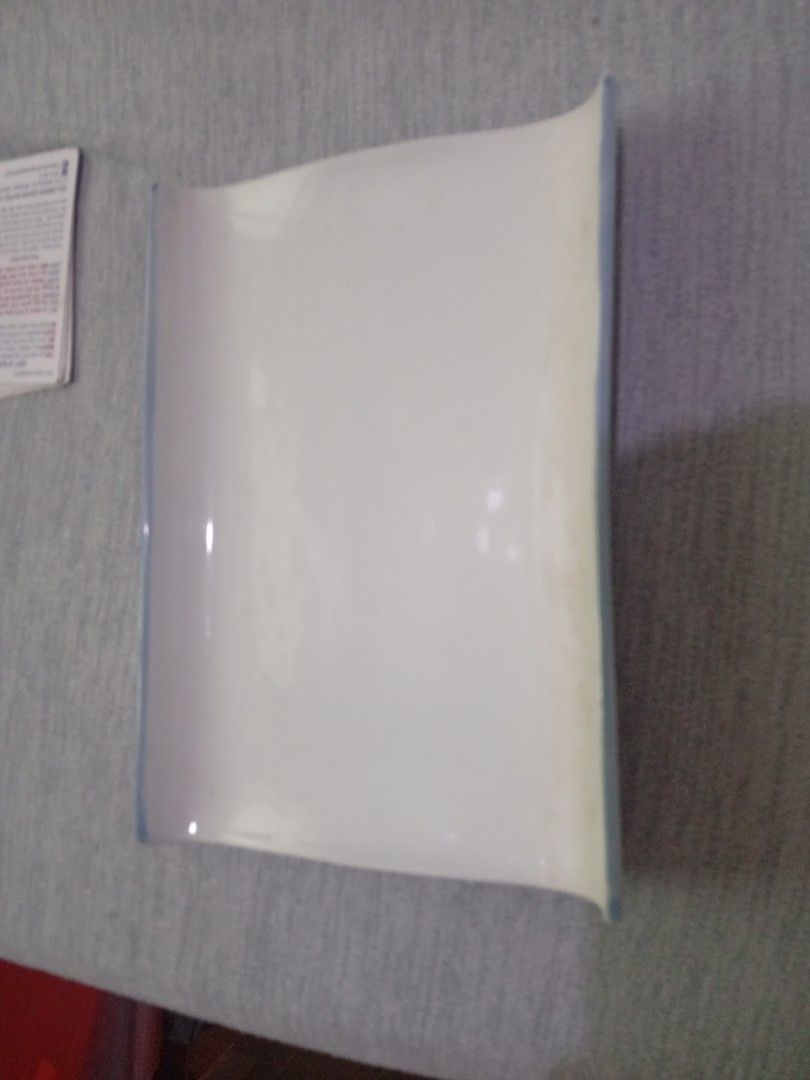 White Curved Trinket Plate (Category: Dinnerware & Cutlery) located in Caloocan City. Submitted by lolacel (Listing ID 1463334054, Image 2). Description: Curved white plate, light blue trim, use for whatever purpose you may deem necessary Clean and simple issue-one curved side is not glossy, but with sketch of plants,.