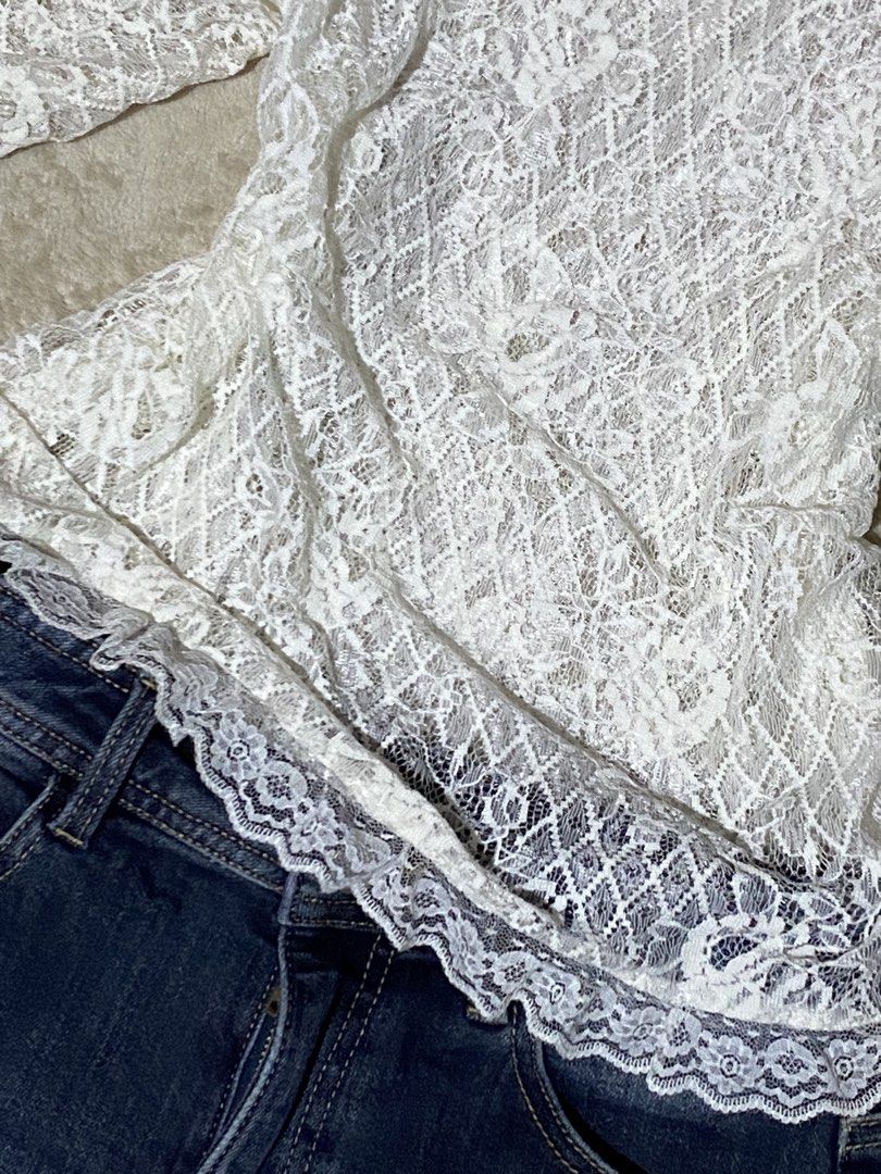 White lace top (Category: Others Tops) located in Quezon City. Submitted by ra1diance (Listing ID 1463485207, Image 2). Description: can fit s-m SHORTS NOT INCLUDED.