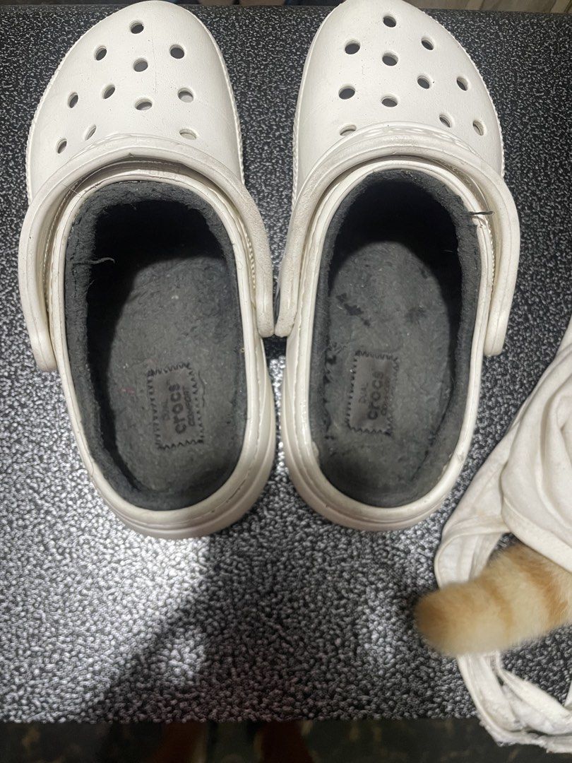 White Lined Crocs (Category: Slippers and slides) located in Cabanatuan. Submitted by yahna22 (Listing ID 1463552119, Image 2). Description: - White Crocs with soft grey lining for extra warmth. - Easy slip-on and off design. - Perfect for casual outings or lounging at home..