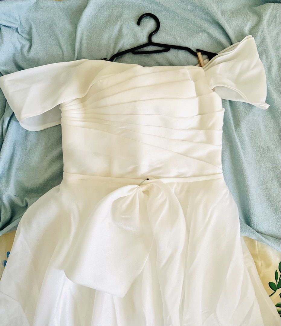 White Off-Shoulder Wedding Dress with Veil (Category: Evening dresses & gowns) located in Dasmarinas. Submitted by chocnutpie (Listing ID 1463555642, Image 1). Description: - With asymmetric off-shoulder sleeves for style - Lace-up back for a custom, adjustable fit - Perfect for civil wedding / reception dress - Free size (freely adjustable from chest to waist with corset at the back) - Ankle-length for 5’3” height - With included ribbon accessor