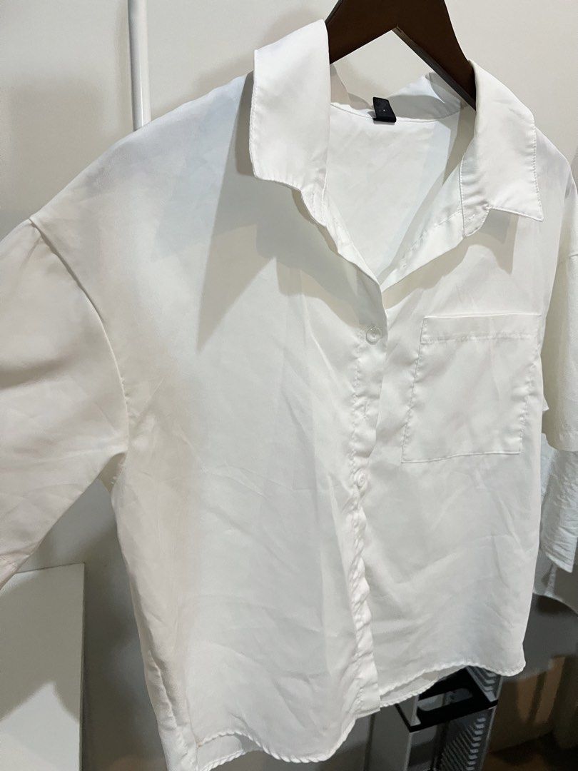 White polo shirt (Category: Blouses) located in Quezon City. Submitted by styleandcomfort (Listing ID 1463514224, Image 3). Description: Super ganda naka tuck in sa jeans or slacks. Classy style!! Message me for inquiries.