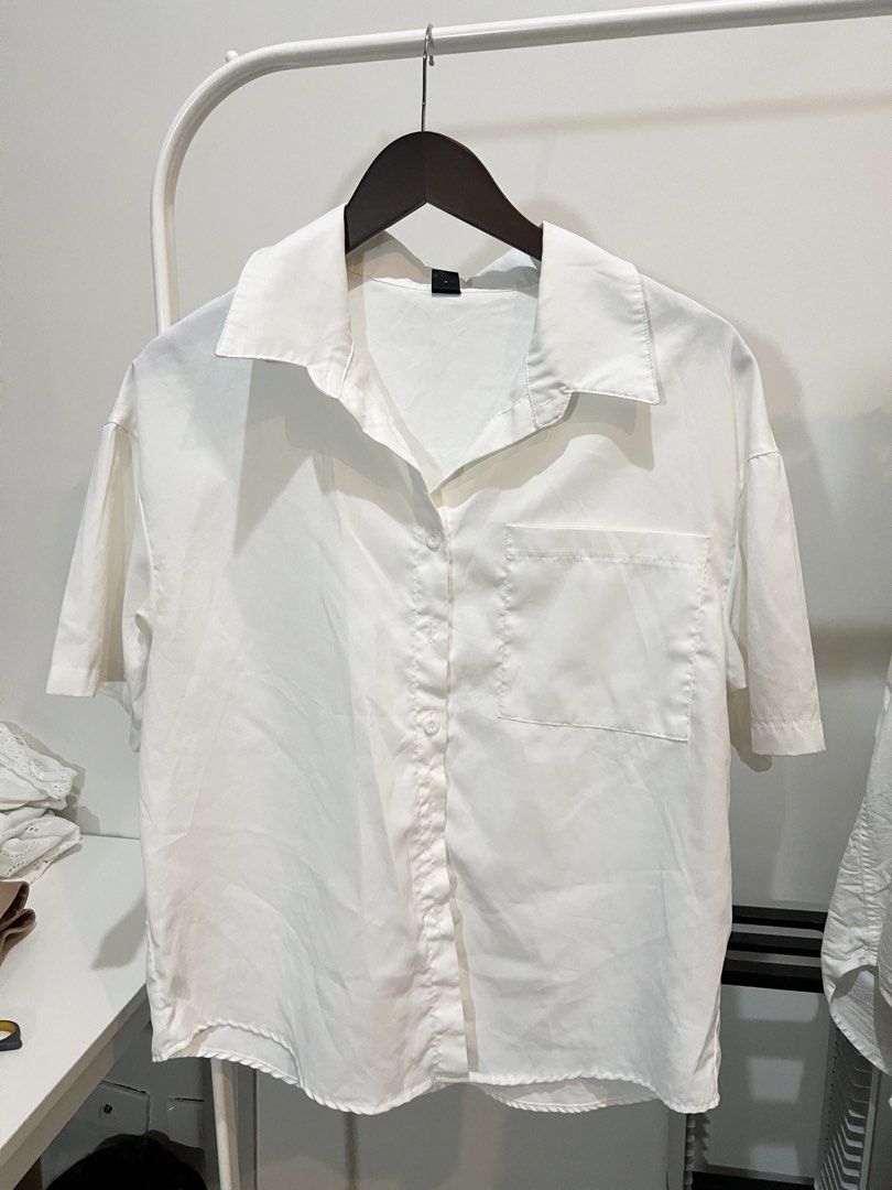 White polo shirt (Category: Blouses) located in Quezon City. Submitted by styleandcomfort (Listing ID 1463514224, Image 1). Description: Super ganda naka tuck in sa jeans or slacks. Classy style!! Message me for inquiries.