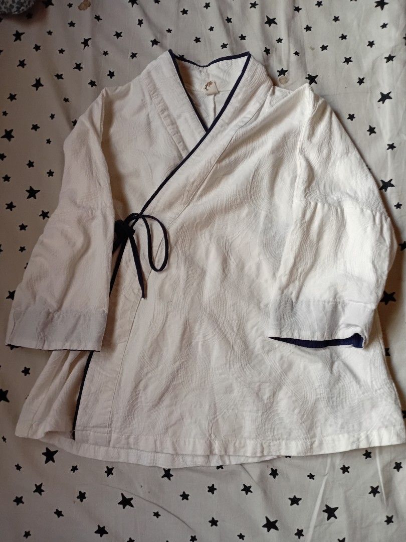 White Textured Kimono Jacket with Navy Trim (Category: Coats, Jackets and Outerwear) located in Quezon City. Submitted by michael2425 (Listing ID 1463540073, Image 1). Description: Gcash Payment, delivery handled by buyer.