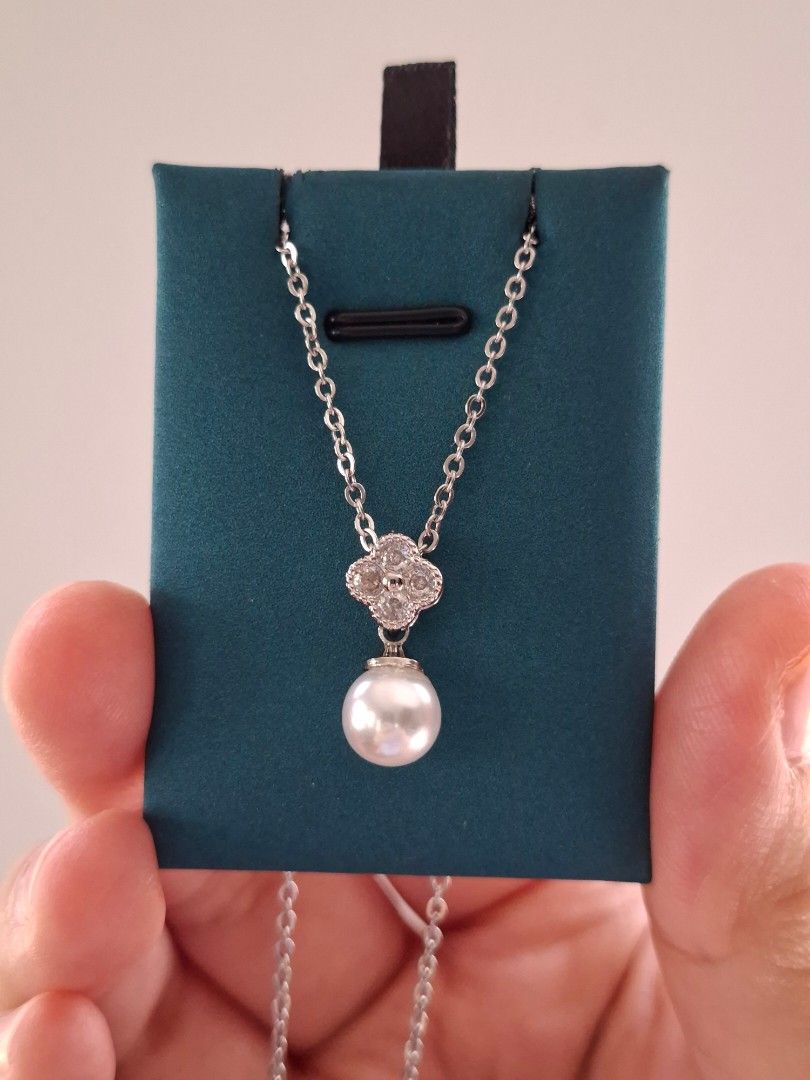 White VCA Pearl Drop Pendant Silver Necklace (Category: Necklaces) located in Dasmarinas. Submitted by danabrie22 (Listing ID 1463378301, Image 1). Description: brand new - stainless steel - cubic zirconia stones 18 inches chain lobster type lock 10/10 condition from Hongkong.