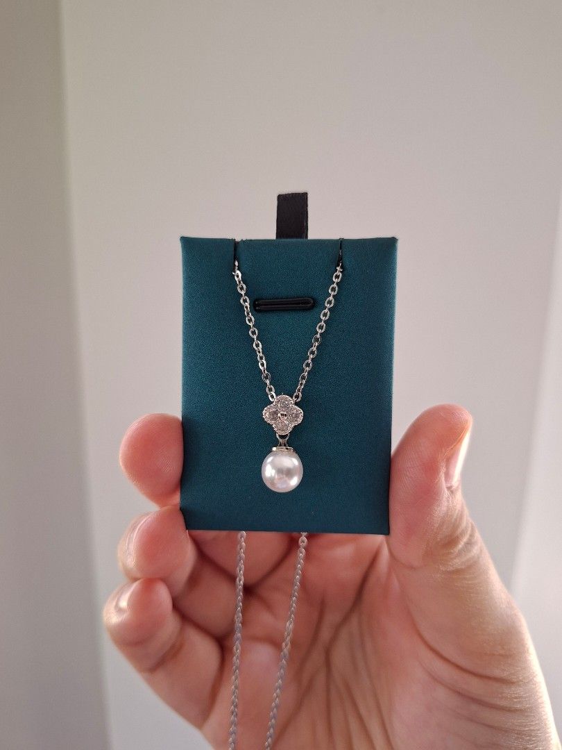 White VCA Pearl Drop Pendant Silver Necklace (Category: Necklaces) located in Dasmarinas. Submitted by danabrie22 (Listing ID 1463378301, Image 2). Description: brand new - stainless steel - cubic zirconia stones 18 inches chain lobster type lock 10/10 condition from Hongkong.