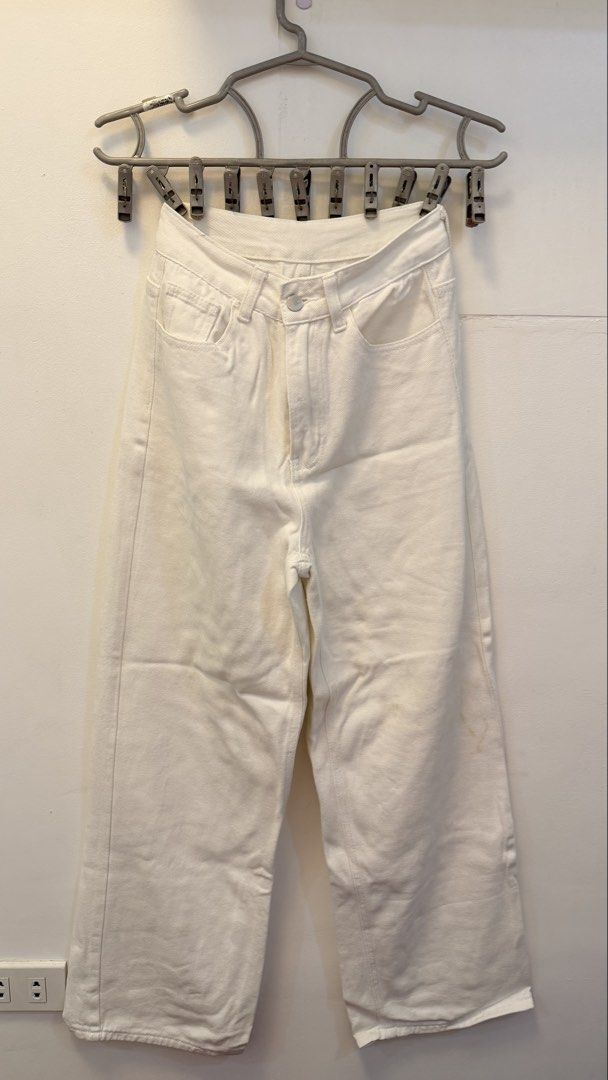 White Wide Leg Jeans (Category: Jeans) located in Angeles City. Submitted by hooni_park (Listing ID 1463481690, Image 1). Description: - Trendy white wide-leg jeans - Flattering high-waisted fit - Classic five-pocket design - Secure button and zip closure - Relaxed, comfortable fit - Ideal for casual outfits.