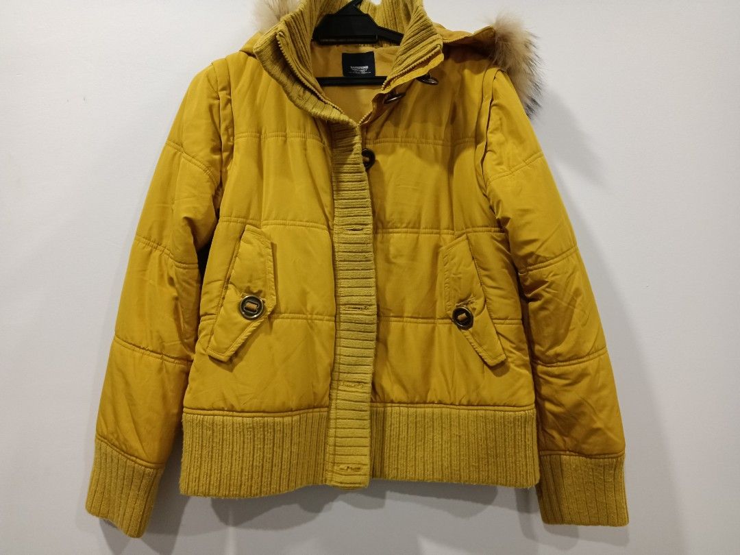 Winter jacket (Category: Coats, Jackets and Outerwear) located in Bangi. Submitted by prelovedcantik005 (Listing ID 1463555165, Image 2). Description: fit to m pos rm10.