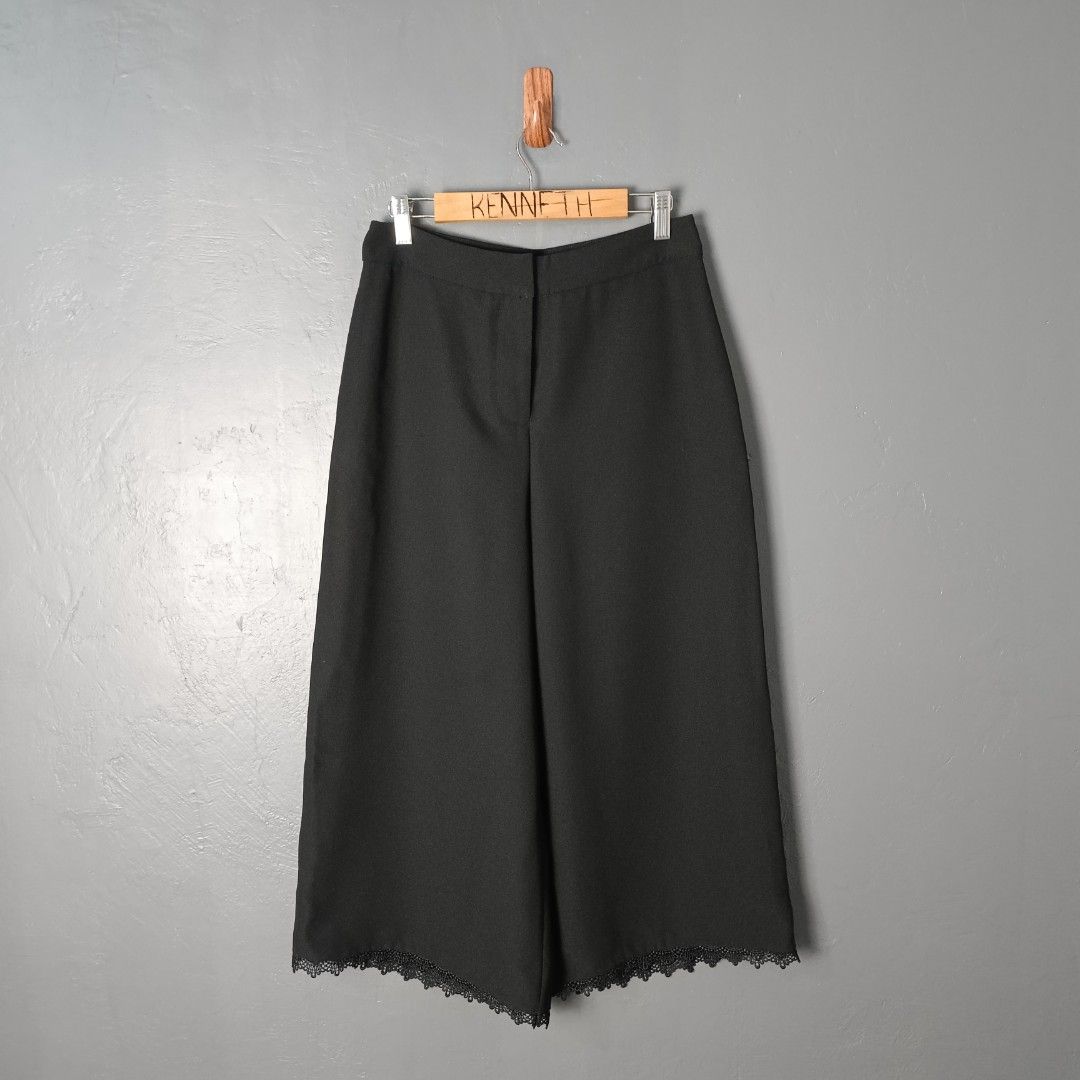 Women's - Kate Spade (Category: Other Bottoms) located in Bacolod City. Submitted by drop.ph (Listing ID 1463442118, Image 2). Description: Kate Spade - Wide Leg Trousers Authentic *Fits 26, Length - 31.5, Leg Opening - 13 *Excellent *No Flaws *Price: 880php *Add SF if outside Bacolod City.