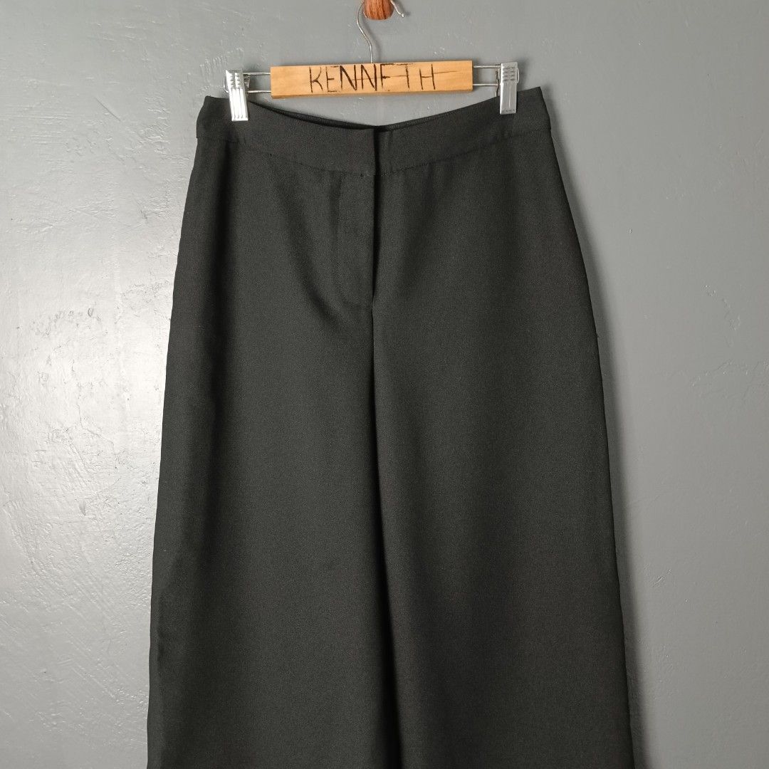 Women's - Kate Spade (Category: Other Bottoms) located in Bacolod City. Submitted by drop.ph (Listing ID 1463442118, Image 1). Description: Kate Spade - Wide Leg Trousers Authentic *Fits 26, Length - 31.5, Leg Opening - 13 *Excellent *No Flaws *Price: 880php *Add SF if outside Bacolod City.