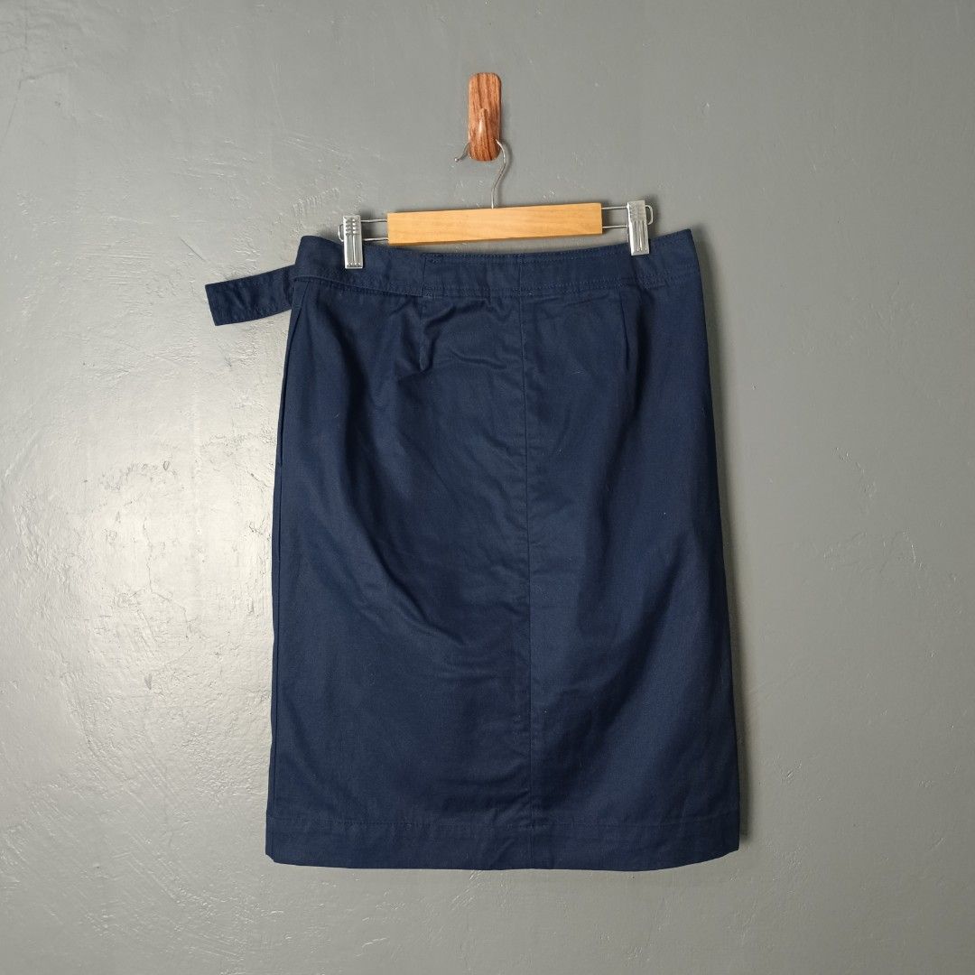 Women's - Lacoste (Category: Skirts) located in Bacolod City. Submitted by drop.ph (Listing ID 1463393351, Image 2). Description: Lacoste - Skirt - Dark Navy Authentic *Navy *Fits 28, Length - 22.5 *Excellent *No flaws *Price: 1,000php *Add SF if outside Bacolod City.