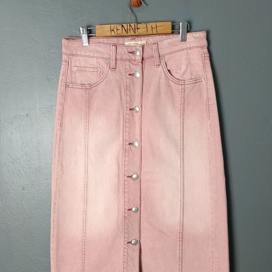 Women's - Levi's (Category: Skirts) located in Bacolod City. Submitted by drop.ph (Listing ID 1463394354, Image 3). Description: Levi's - Pencil Skirt Authentic *Fits 28-29, Length - 28.5 *Excellent *Minor stain *Price: 880php *Add SF if outside Bacolod City.
