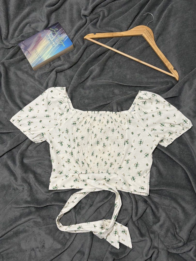 Women’s Puff Sleeves Top (Category: Others Tops) located in General Trias. Submitted by hiraethcullen (Listing ID 1463535198, Image 2). Description: .