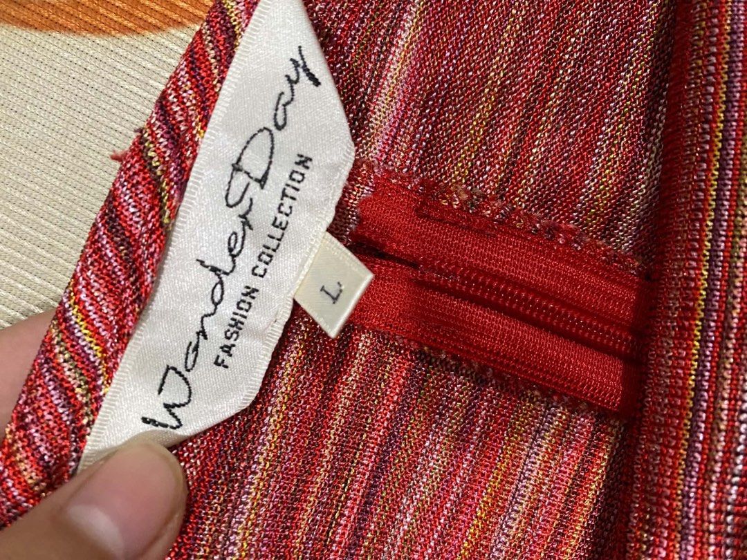 Chic Striped Cowl Neck Sleeveless Top (Category: Blouses) located in Cavite. Submitted by rhizzaroo_ (Listing ID 1463510652, Image 3). Description: Large on Tag Like New.