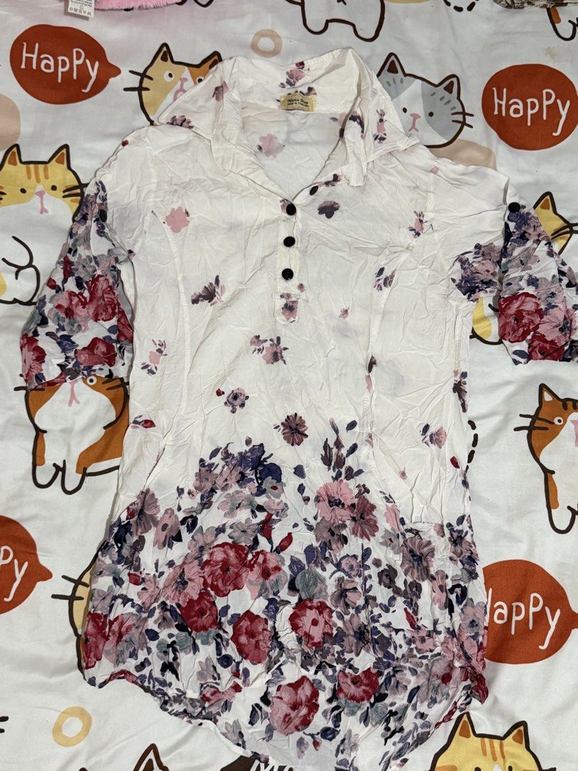 Women’s Tops (Category: Shirts) located in Caloocan City. Submitted by rohllee (Listing ID 1463553273, Image 3). Description: Women’s Top 50each Take all for 400 .