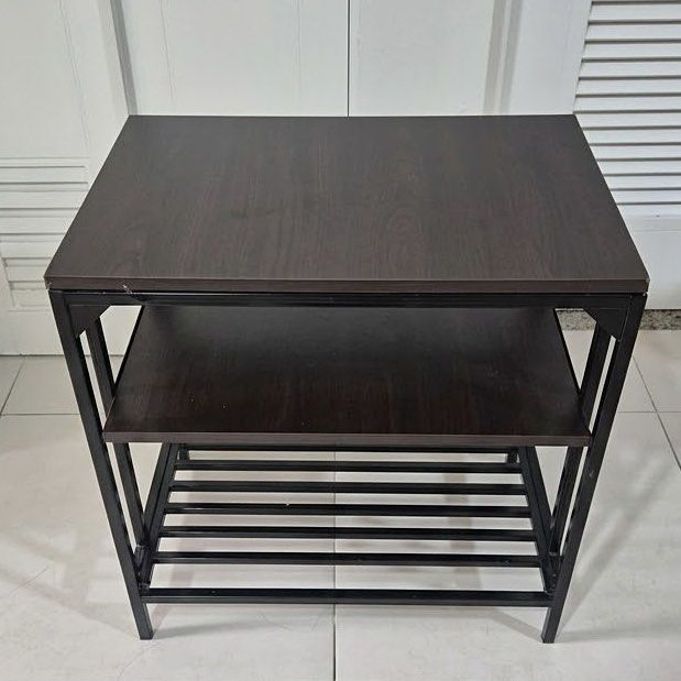 Wood and metal shelf (Category: Shelves, Cabinets & Racks) located in Pasig City. Submitted by dpfairlane (Listing ID 1463365307, Image 1). Description: .