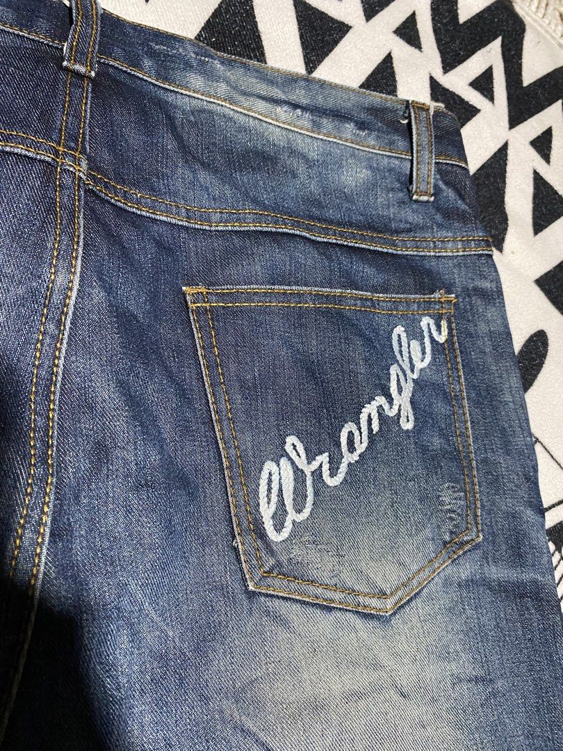 Wrangler Denim Jeans (Category: Jeans) located in Badiangan. Submitted by iralorana.thrift (Listing ID 1463468308, Image 3). Description: - Classic blue Wrangler denim jeans - Distressed look with fading and creasing - Signature white embroidered Wrangler script logo on right back pocket - Straight leg fit - Ideal for casual wear.