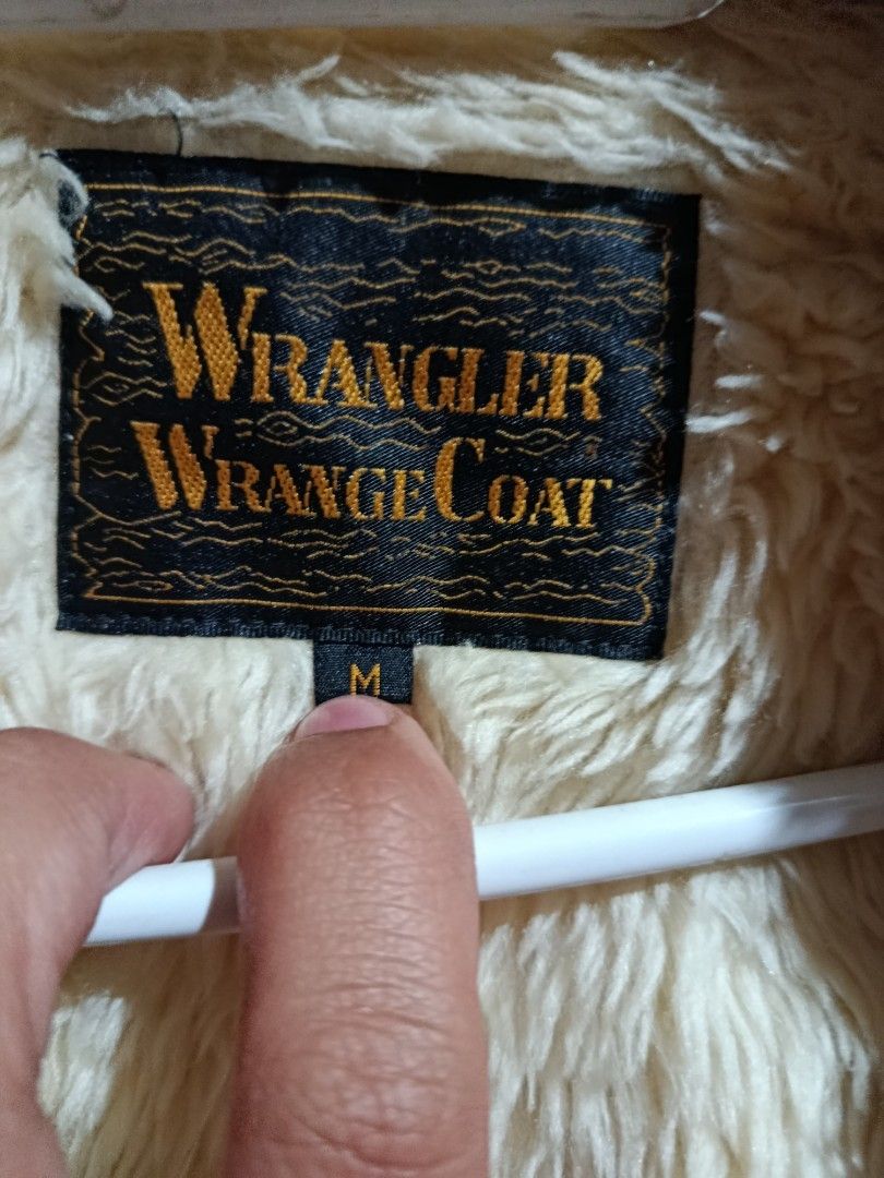 Wrangler Western Corduroy Sherpa Lined Jacket (Category: Coats, Jackets and Outerwear) located in Baguio. Submitted by dlv89288 (Listing ID 1463328037, Image 3). Description: - Classic tan corduroy jacket by Wrangler - Warm sherpa lining and collar for ultimate comfort - Multiple functional front pockets - Secure button-up closure - Ideal for chilly weather - Size: Medium.